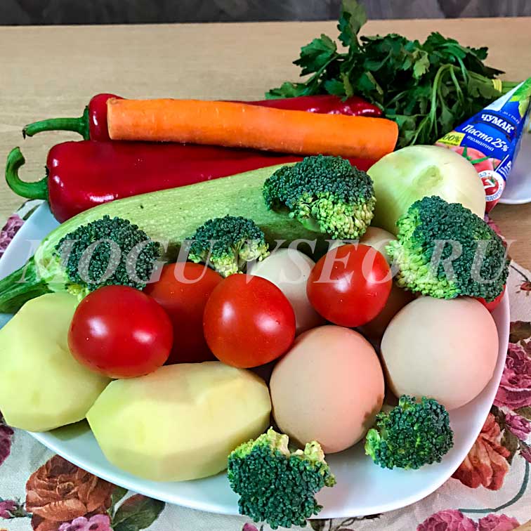 глазунья с овощами продукты фото